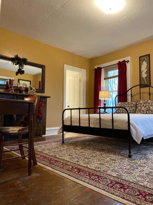 the vine bed and breakfast llc
