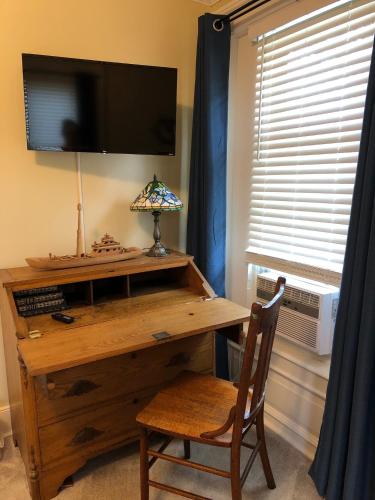 the vine bed and breakfast llc