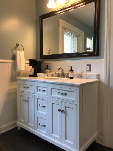 the vine bed and breakfast llc