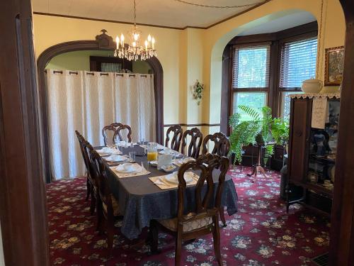 the vine bed and breakfast llc