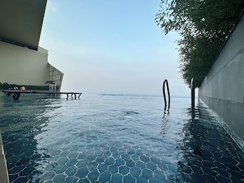 Skyline Serenity 1Bedroom-The Peak,,3 star