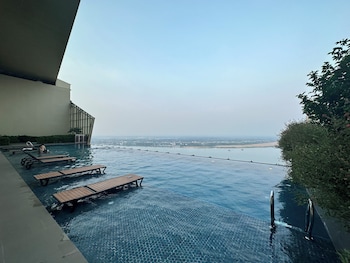 Skyline Serenity 1Bedroom-The Peak,,3 star