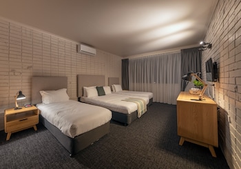 palms hotel motel chullora