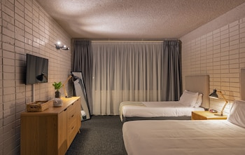 palms hotel motel chullora