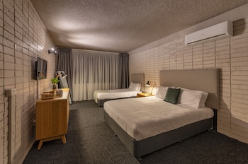 palms hotel motel chullora