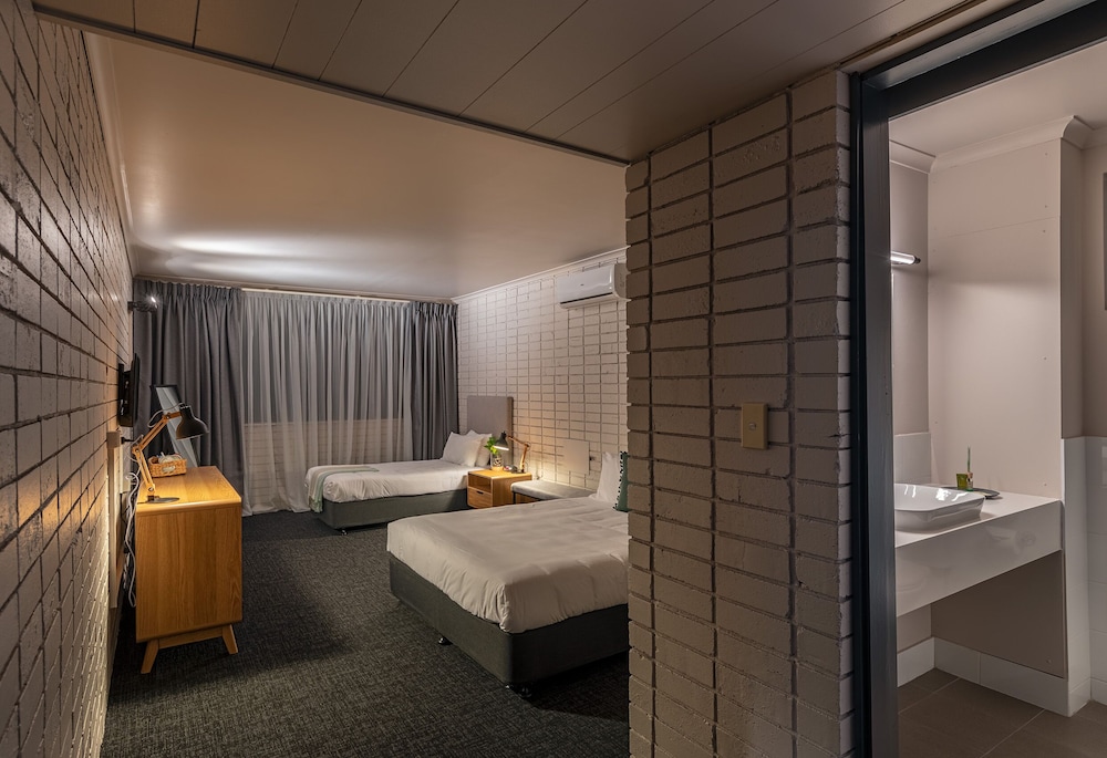 palms hotel motel chullora