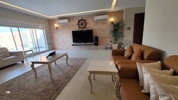 durrat al arous villa in moon beach