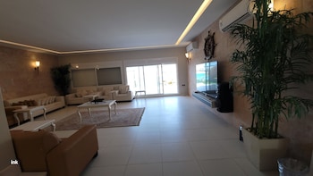 durrat al arous villa in moon beach