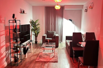 2Br-Sleeps4-Citycentre-Parking-Rooftop,,4 star