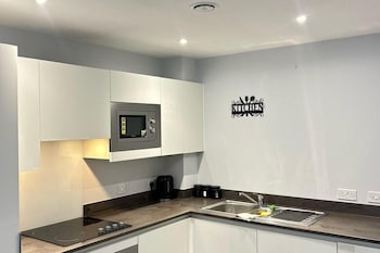 2Br-Sleeps4-Citycentre-Parking-Rooftop,,4 star