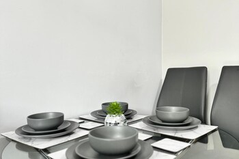 2Br-Sleeps4-Citycentre-Parking-Rooftop,,4 star