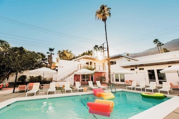 2 rooms sleeps 8 retro hotel w pool wesley king studio buyout by avantstay