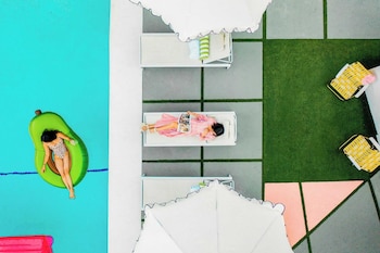 2 rooms sleeps 8 retro hotel w pool wesley king studio buyout by avantstay