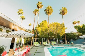 2 rooms sleeps 8 retro hotel w pool wesley king studio buyout by avantstay