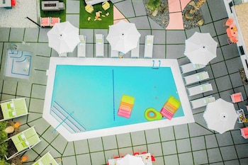 2 rooms sleeps 8 retro hotel w pool wesley king studio buyout by avantstay
