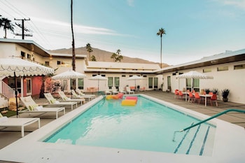 2 rooms sleeps 8 retro hotel w pool wesley king studio buyout by avantstay