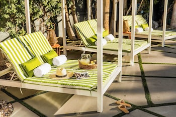 2 rooms sleeps 8 retro hotel w pool wesley king studio buyout by avantstay