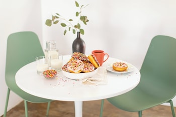 2 rooms sleeps 8 retro hotel w pool wesley king studio buyout by avantstay