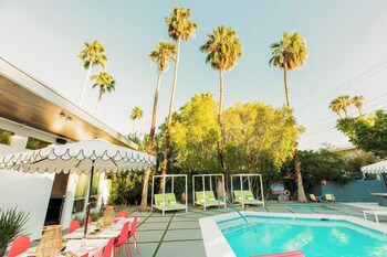 2 rooms sleeps 8 retro hotel w pool wesley king studio buyout by avantstay