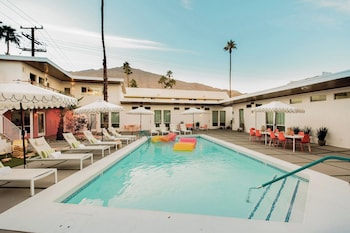 2 rooms sleeps 8 retro hotel w pool wesley king studio buyout by avantstay
