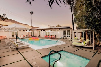 2 rooms sleeps 8 retro hotel w pool wesley king studio buyout by avantstay