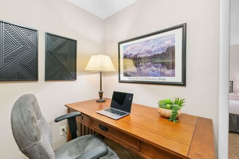 The Rustic Retreat - Pet Friendly W/ Fenced Yard,,4 star