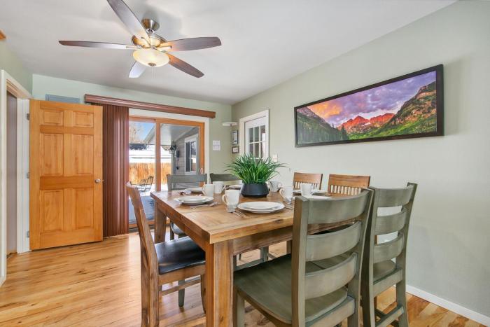 the rustic retreat pet friendly w fenced yard