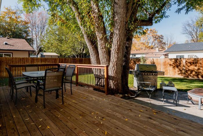the rustic retreat pet friendly w fenced yard