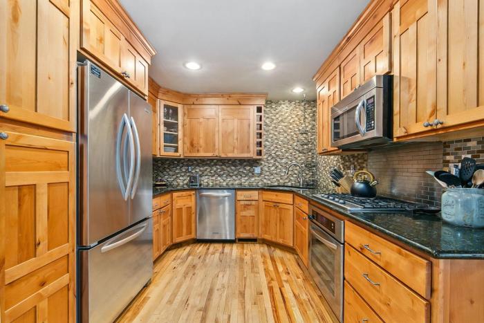 the rustic retreat pet friendly w fenced yard