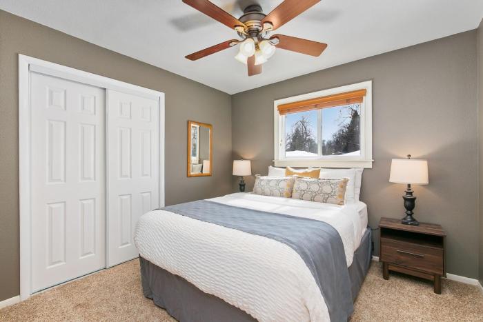 the rustic retreat pet friendly w fenced yard