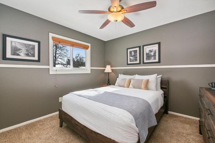 the rustic retreat pet friendly w fenced yard