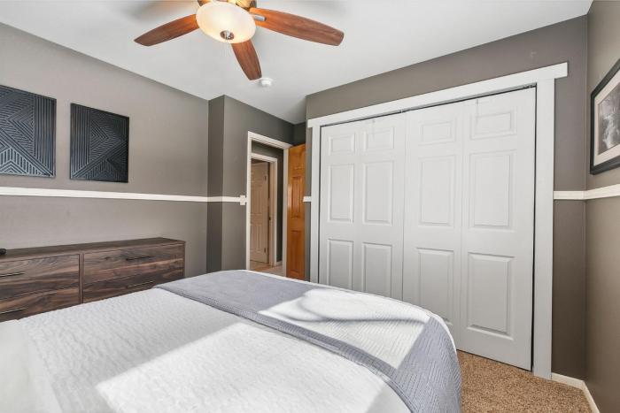 the rustic retreat pet friendly w fenced yard