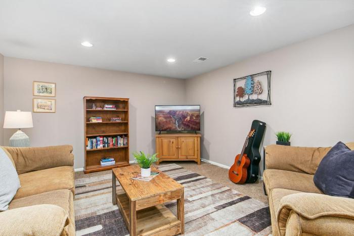 the rustic retreat pet friendly w fenced yard