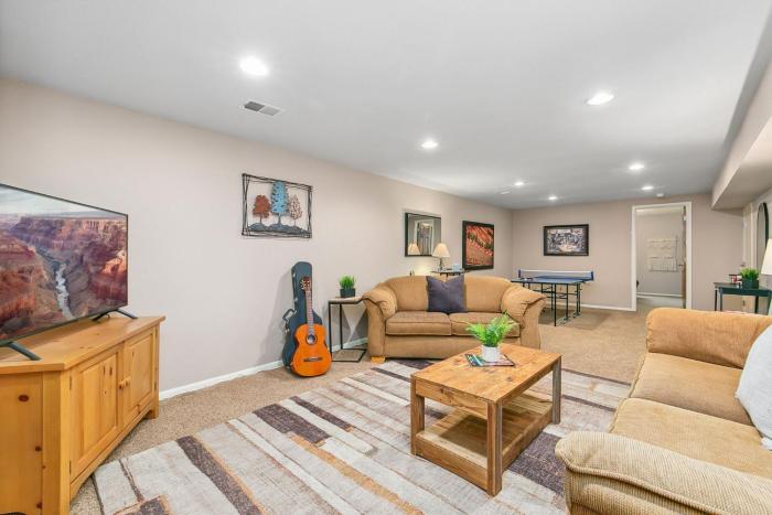 the rustic retreat pet friendly w fenced yard
