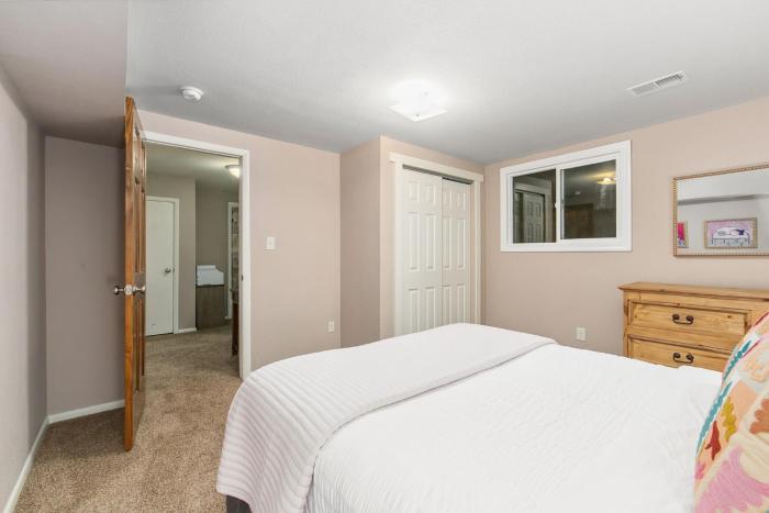 the rustic retreat pet friendly w fenced yard