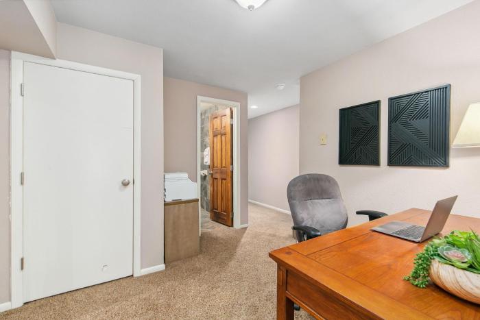 the rustic retreat pet friendly w fenced yard
