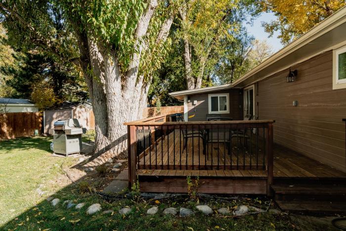 the rustic retreat pet friendly w fenced yard