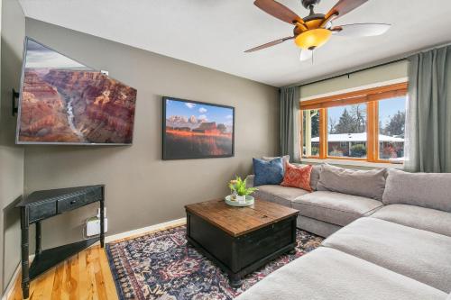 the rustic retreat pet friendly w fenced yard