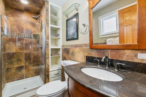 the rustic retreat pet friendly w fenced yard