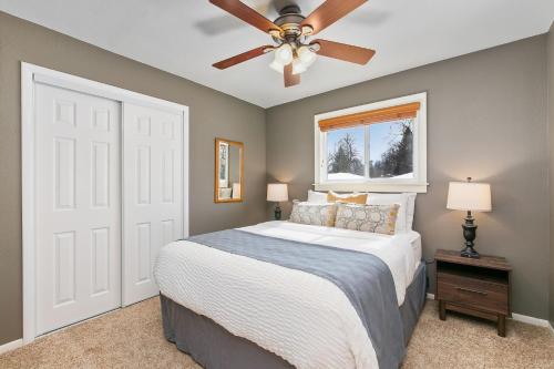 the rustic retreat pet friendly w fenced yard