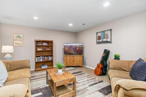 the rustic retreat pet friendly w fenced yard