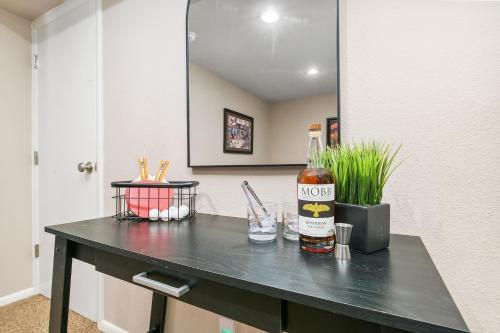 the rustic retreat pet friendly w fenced yard