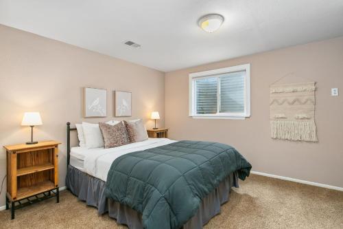 the rustic retreat pet friendly w fenced yard