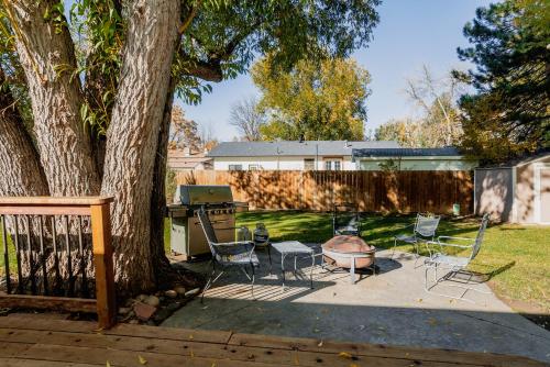 the rustic retreat pet friendly w fenced yard