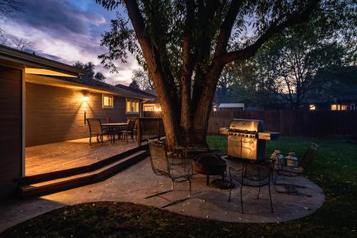 the rustic retreat pet friendly w fenced yard