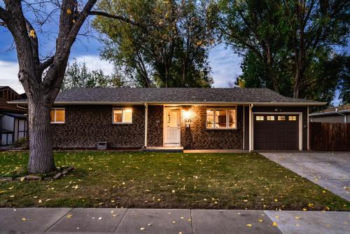 the rustic retreat pet friendly w fenced yard
