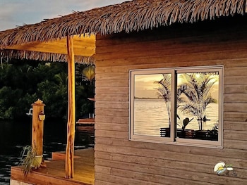 coral bay bungalows