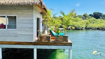 coral bay bungalows