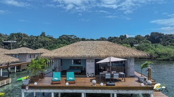 coral bay bungalows