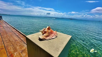 coral bay bungalows